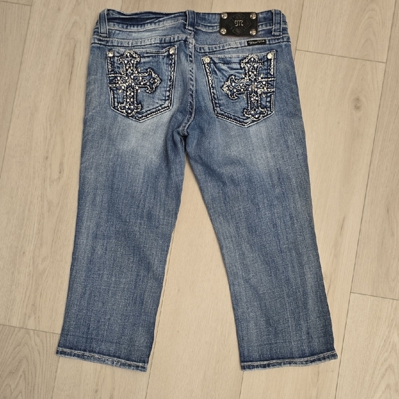 Miss Me Capri Jeans - Picture 3 of 7